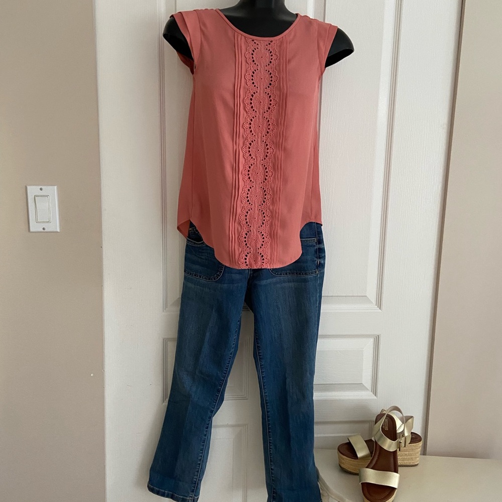 Ann Taylor cute coral cap sleeve flowy top